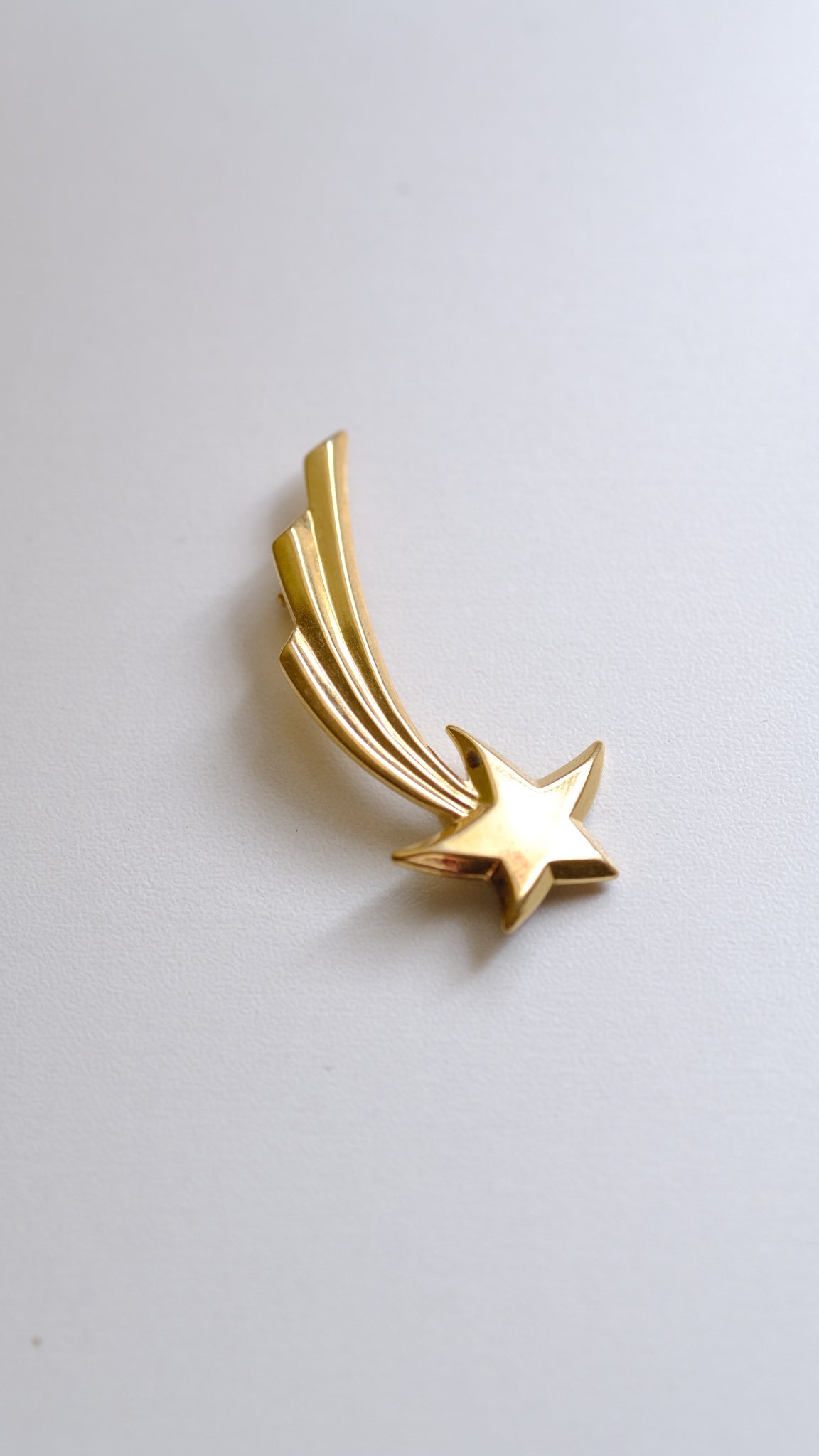 Shooting star brooch