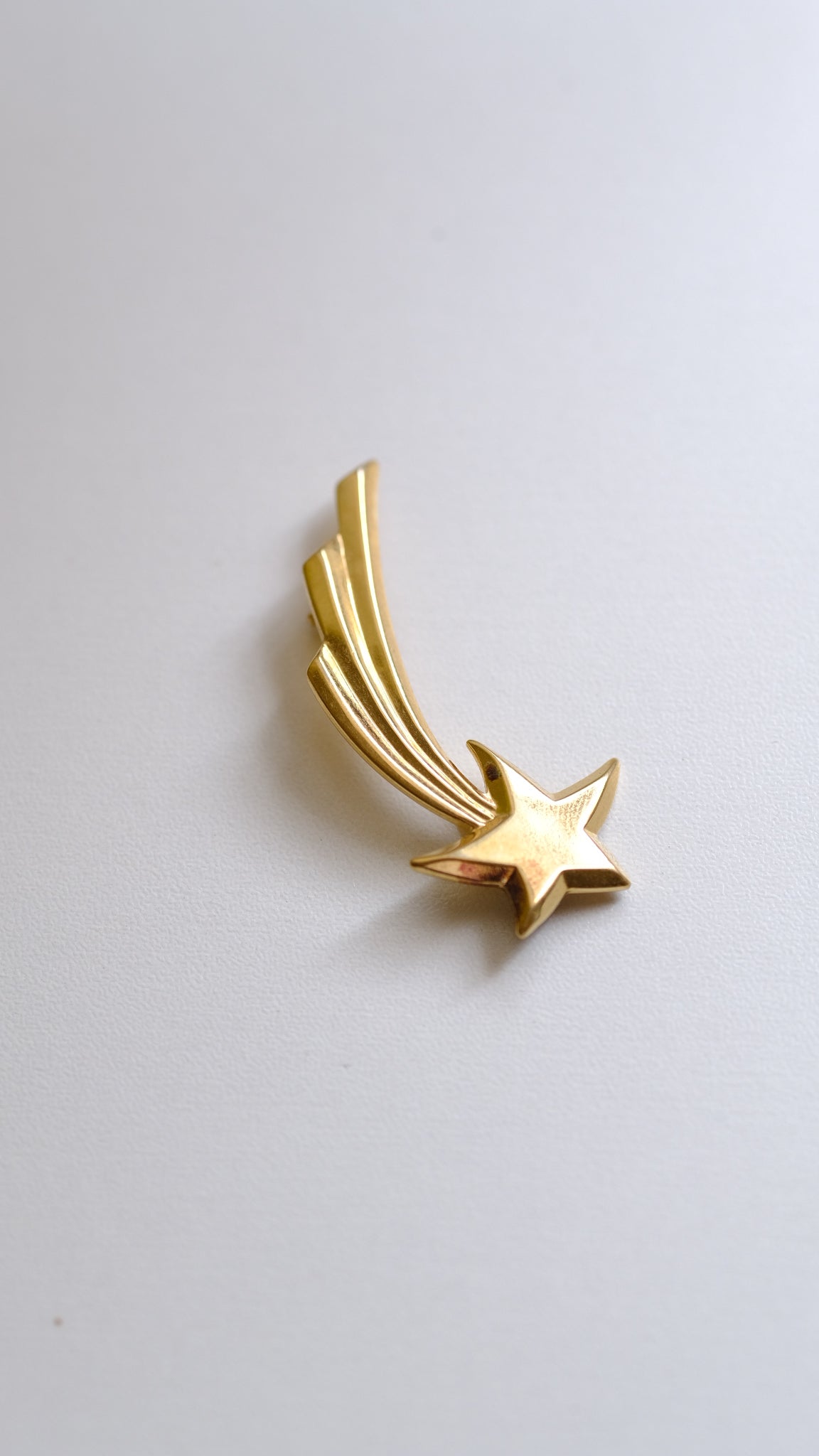 Shooting star brooch