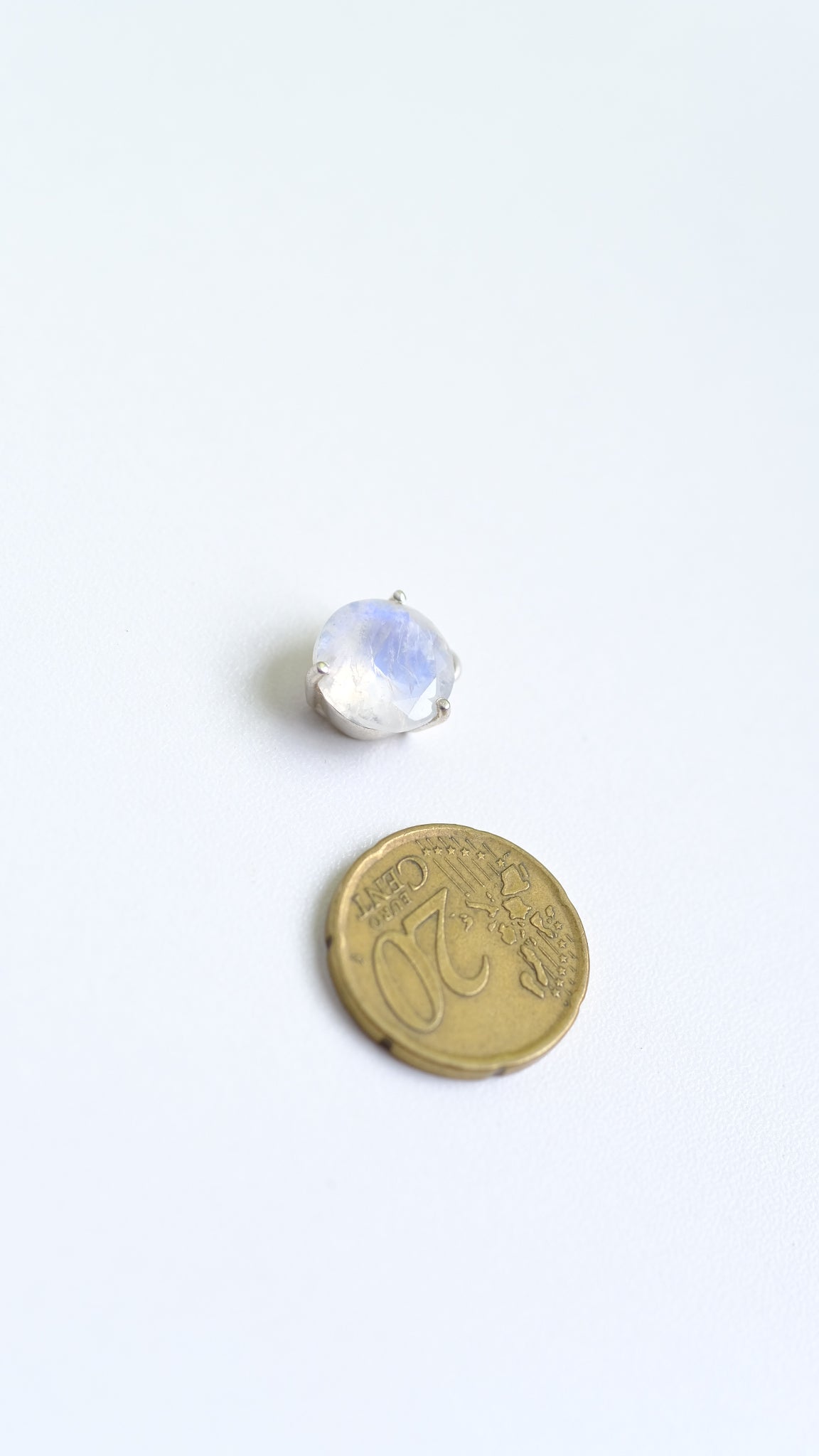 Sterling silver and moonstone pendant